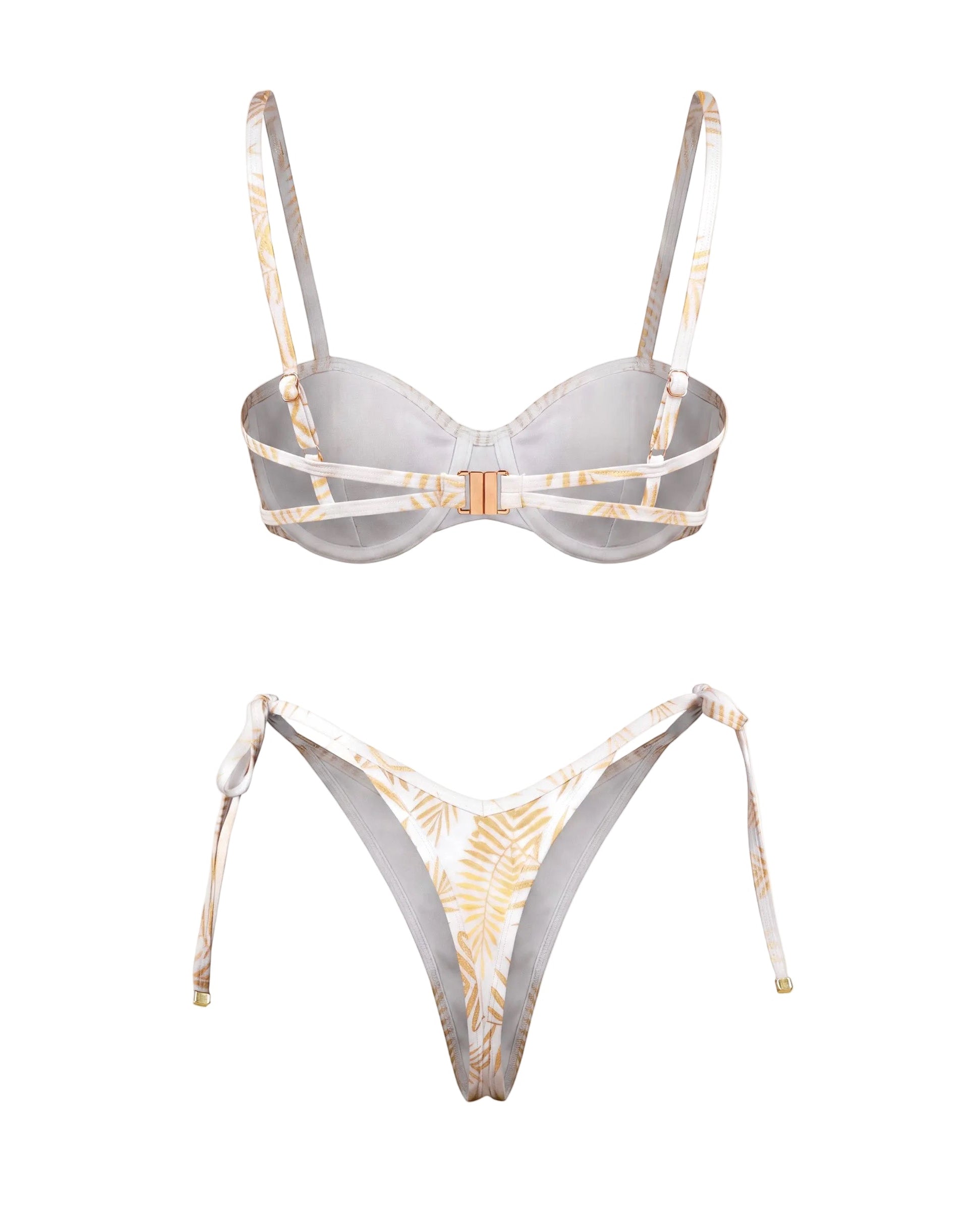 Conjunto de bikini Cannes Lumière blanco con estampado de hojas de palmera doradas visto por detrás, con cierre de top balconette y braga de atado lateral, colección Riviera de Leonika Swimwear
